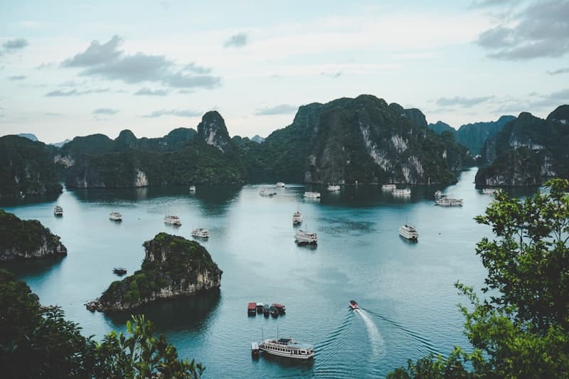 Khám Phá Vịnh Hạ Long: Kỳ Quan Thiên Nhiên Thế Giới
